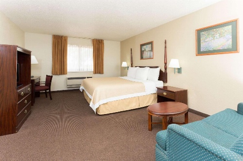 Days Inn by Wyndham Colorado Springs Airport image 3